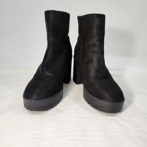 French Connection Shoes - FRENCH CONNECTION Black Jasmine Lug Sole Vegan Side Zip Booties Size 8 LIKE NEW!